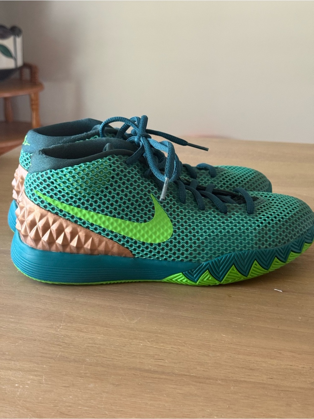 Nike Kyrie 1 Australia Edition Size 6.5 Youth Basketball Shoes